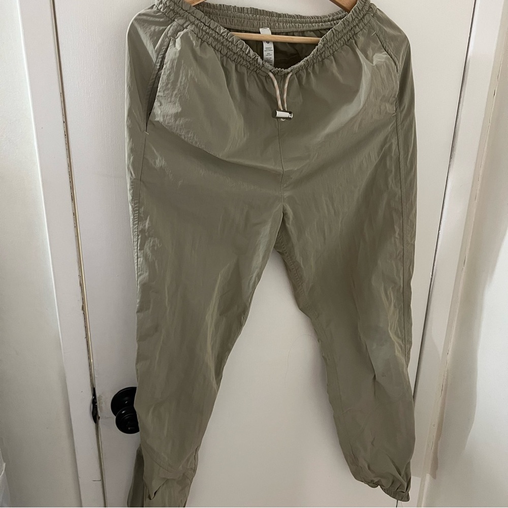 Lululemon  Mid-Rise Jogger